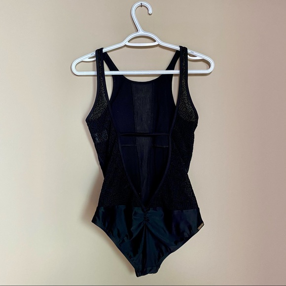 One piece bathing-suit - Picture 3 of 6